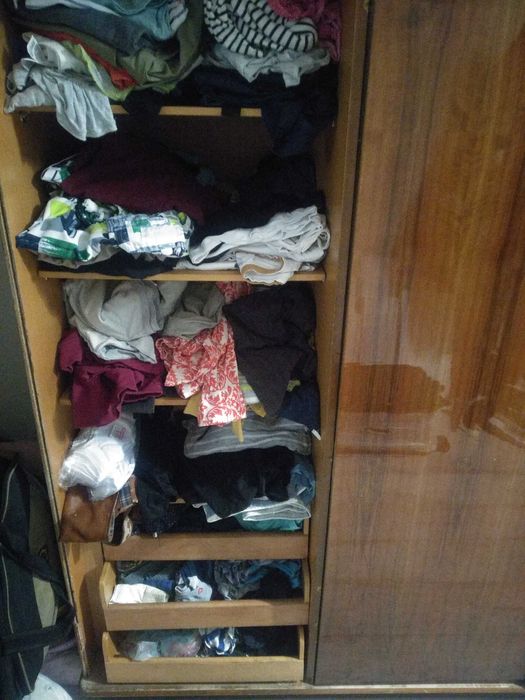 Продам шкаф лакированный