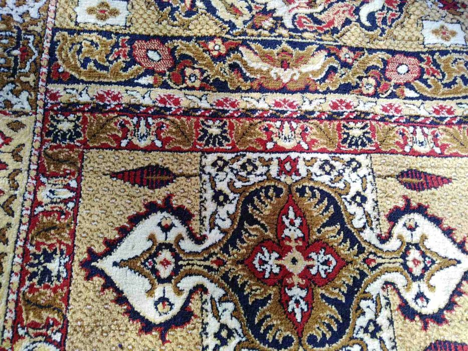 Продавам персийски килим