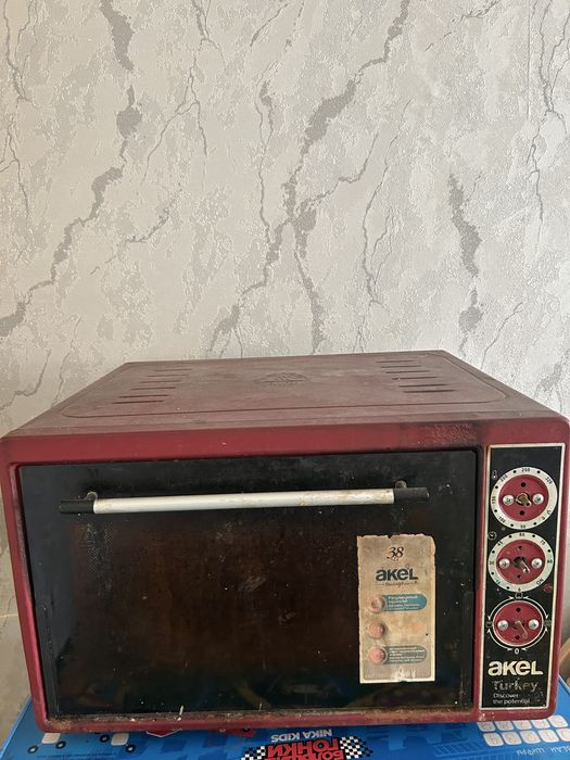 Духовка akel  работает