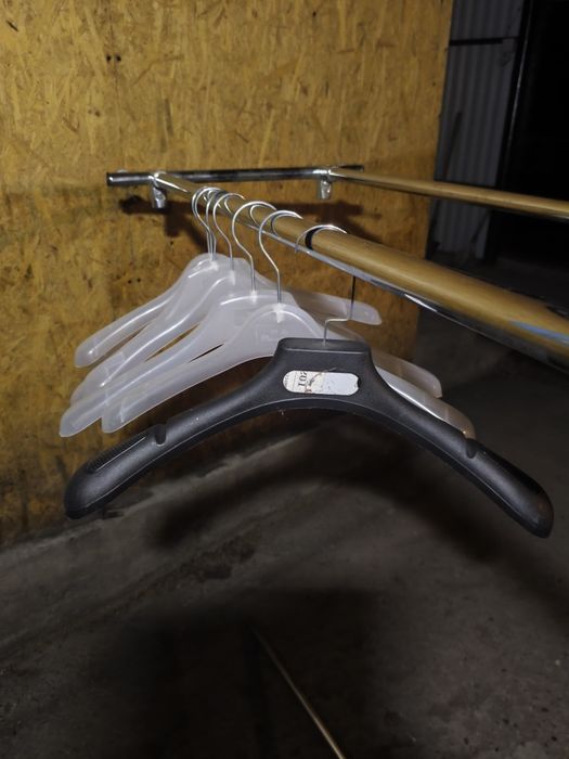 Срочно продам плечики вешалки.