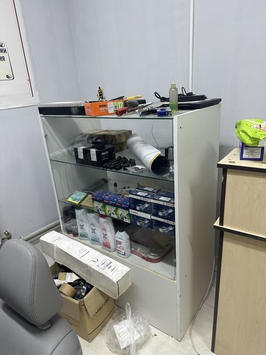 Витрина стеклянная 1 шт