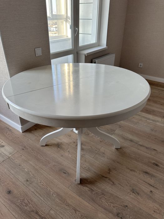 Продам стол обеденный