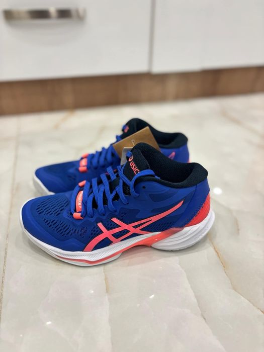 Маратонки Asics-чисто нови с етикет