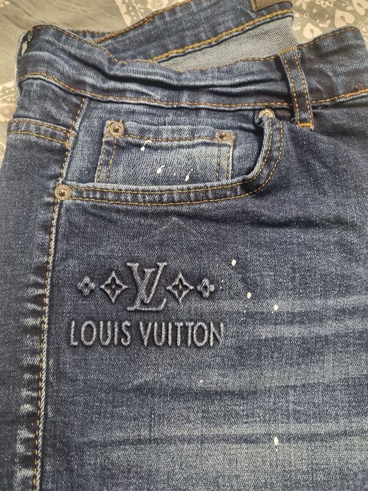 Vind blugi Louis vuiton, noi fără eticheta