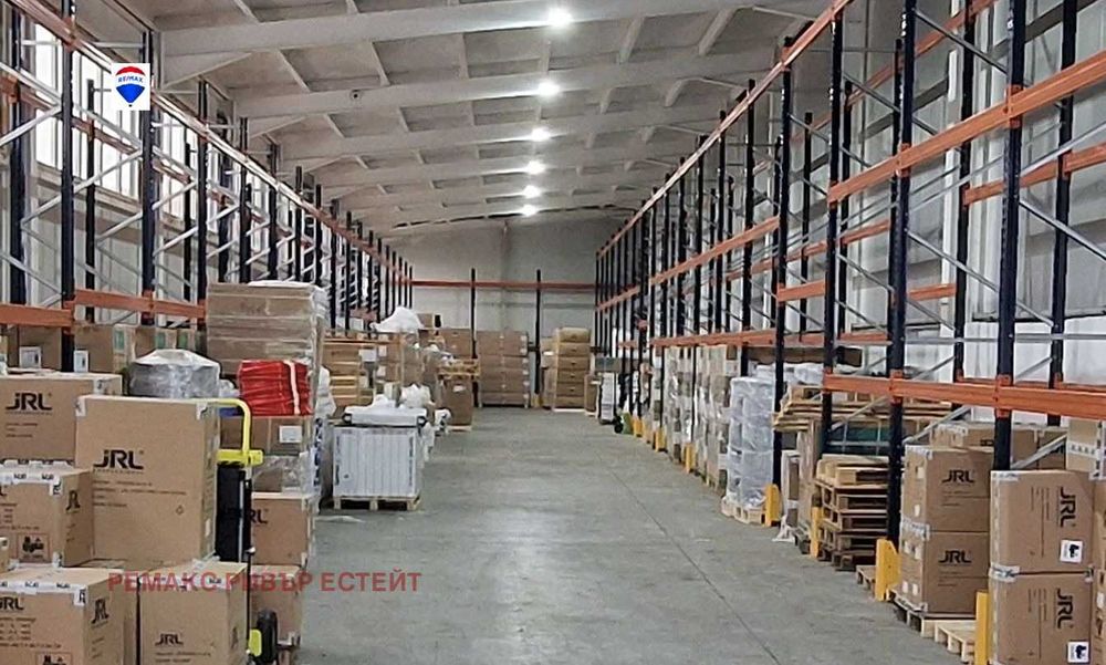 Дава се под наем Склад в Русе, Чародейка - Север - 650 кв.м за 3672 € - Снимка #1