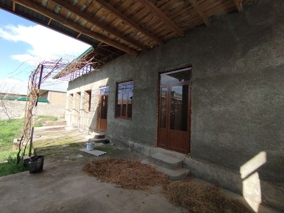 Uy sotiladi uchastka 16 yulidan