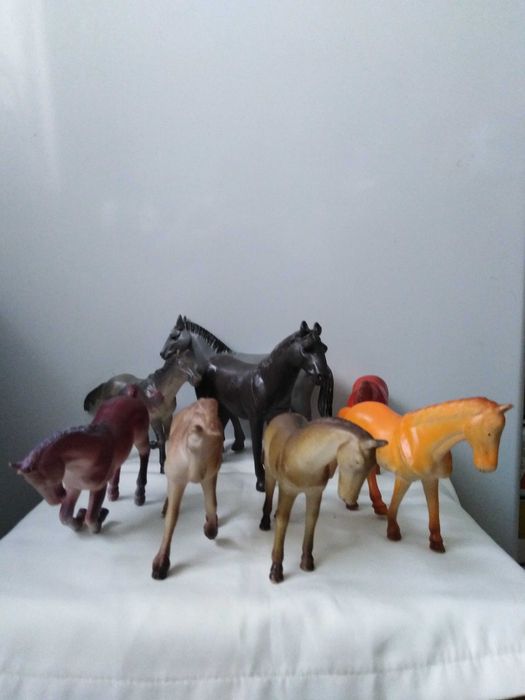 ОТДАМ ДАРОМ лошадку. Игрушечную, фигурку, пластик, среднюю, бу