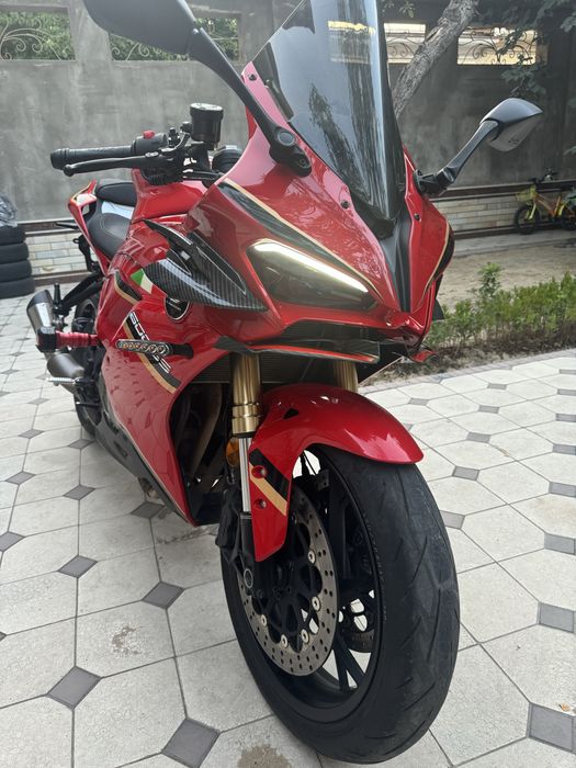 QJ Moto 600 SS.