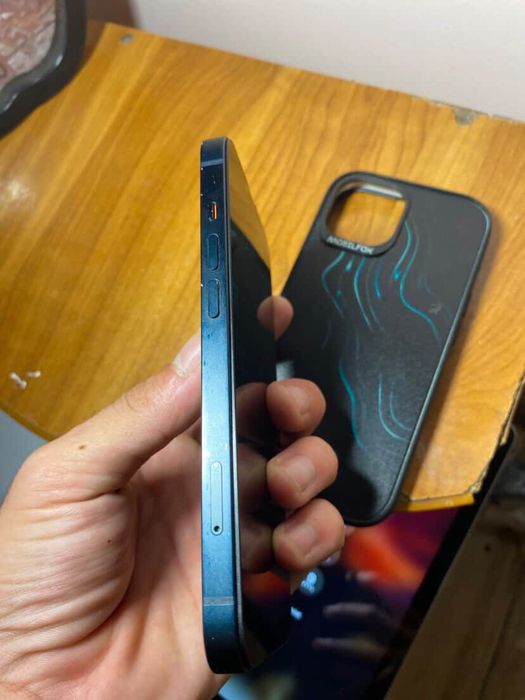 iPhone 13 cu husă mobil fox cadou!