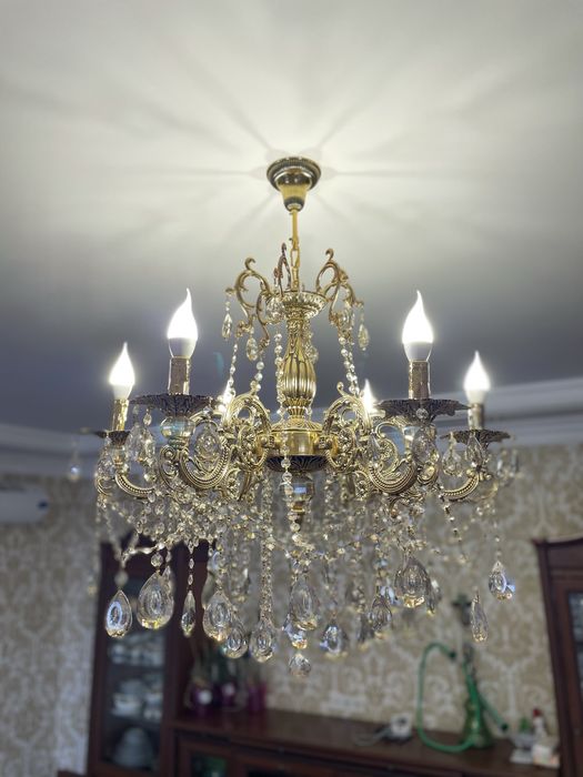 Продается Шикарная Классическая Люстра.