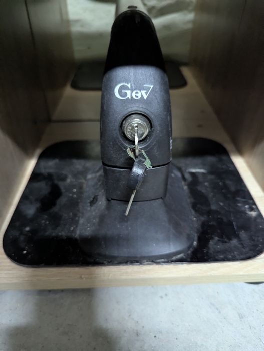 Магнитен багажник за до 5 чифта ски или 2 сноуборда