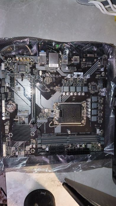Плата Gigabyte B760M на запчасти