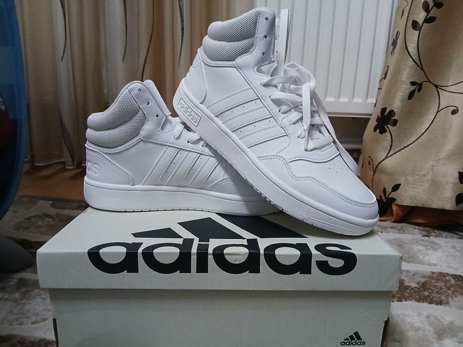 Pantofi sport pentru bărbați Adidas noi