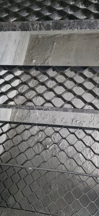 Vand grilaje de otel pt scări sau canale model fagure foarte rezistente de 100 x 55 x 5 x 5mm