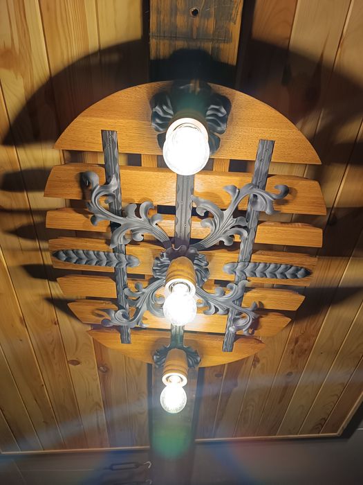 Абажур от дъно на дъбово буре.