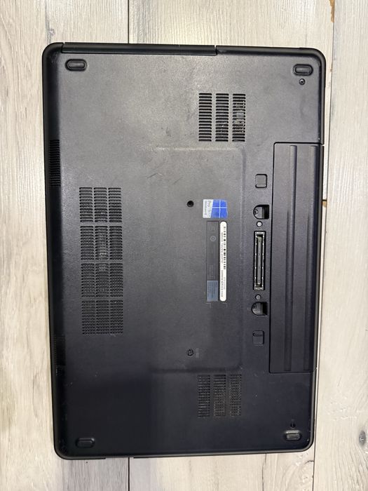 Dell Latitude E5540-i5 4300u/8гб/240гб ссд/подсветка