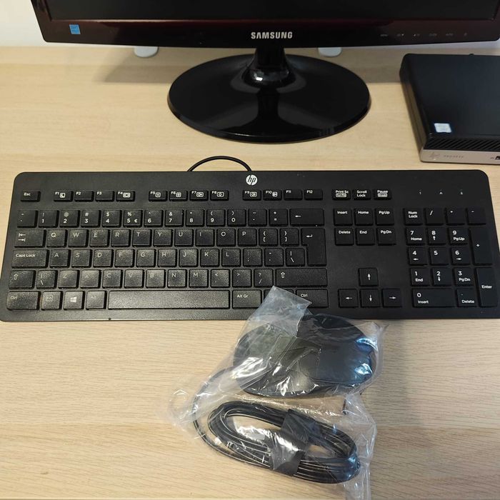 Kit PC complet HP – Ryzen 5 PRO / 8GB RAM / SSD NVMe + Monitor Samsung 22" Full HD + Tastatură & Mouse HP NOI