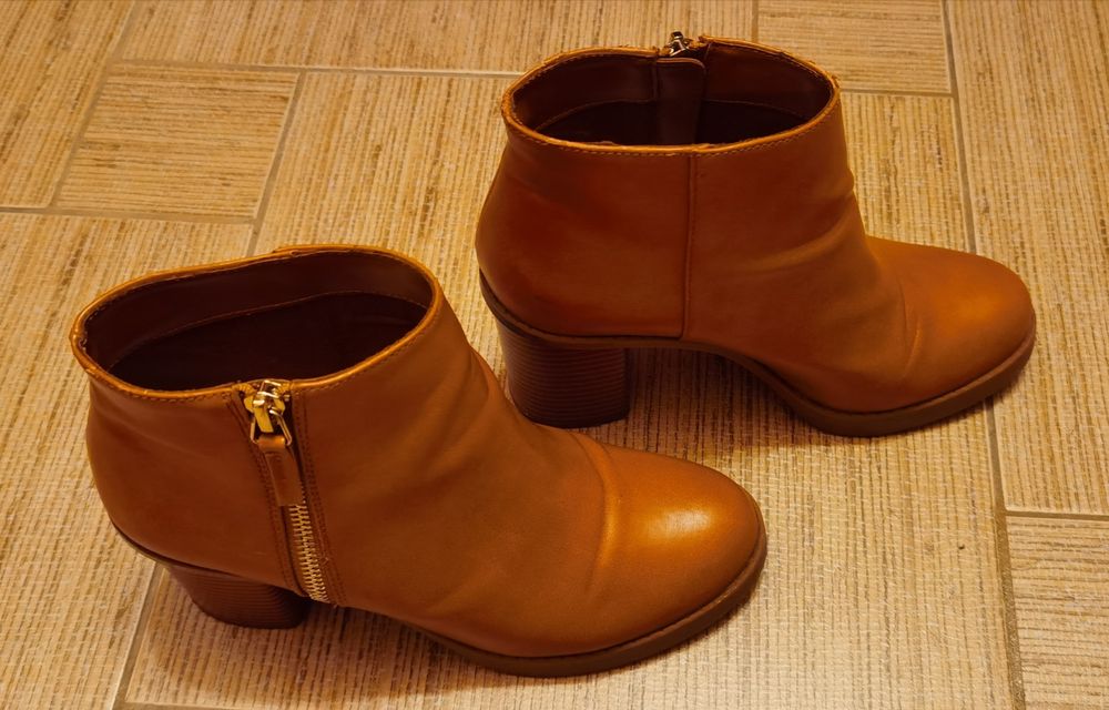 Ghete Pull & Bear mar. 37, culoare camel