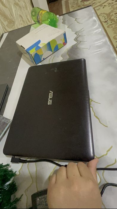 Ноутбук Asus ишлиди