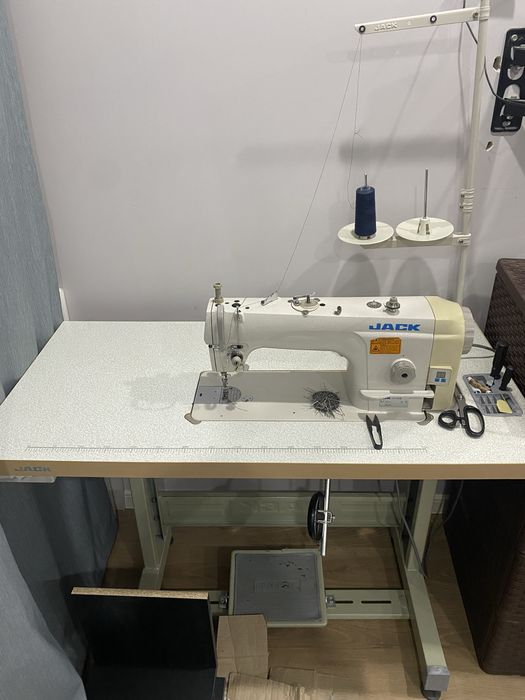 Продам швейную машинку