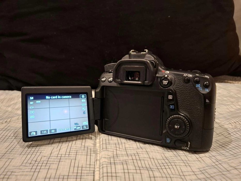 Canon 70D cu obiectiv Carl Zeiss 50mm f 1,7