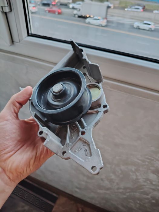 Помпа охлаждения Audi C4