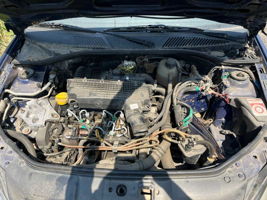 Dezmembrez Renault Clio Symbol facelift 1,5 DCI Euro 4 albastru 2007