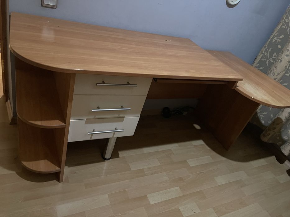 Стол компьютерный