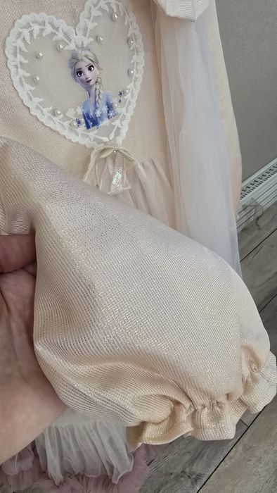 Красивое платье со шлейфом