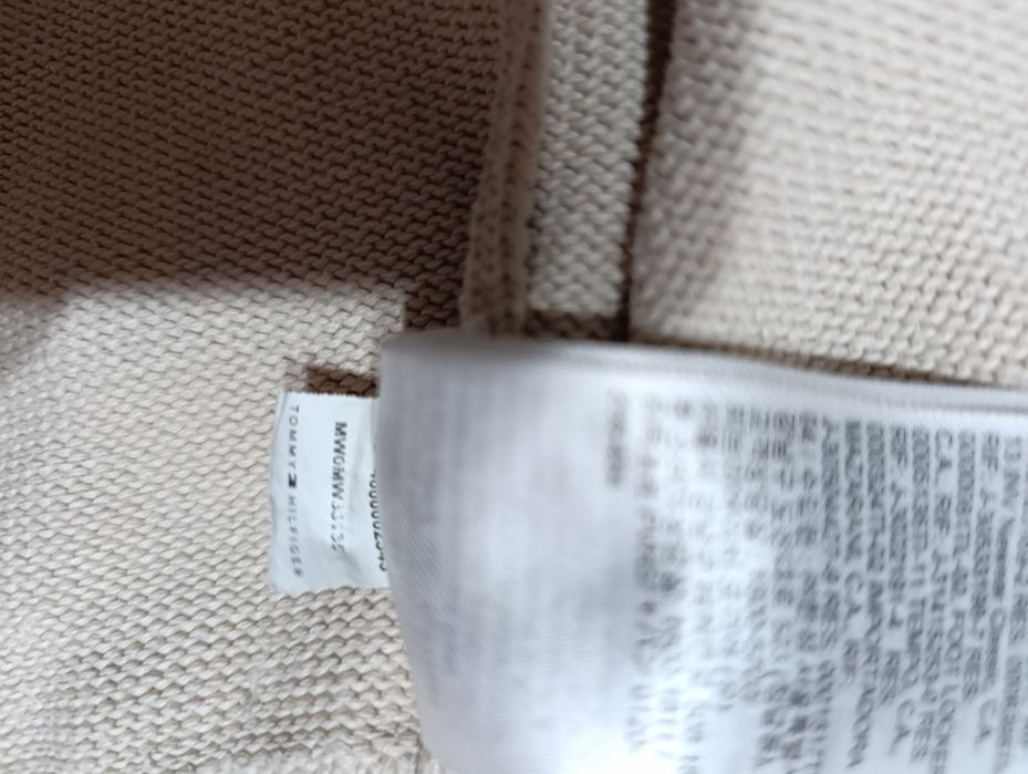 Tommy Hilfiger / Мъжка жилетка с 3/4 цип!

Продавам оригинална мъжка ж