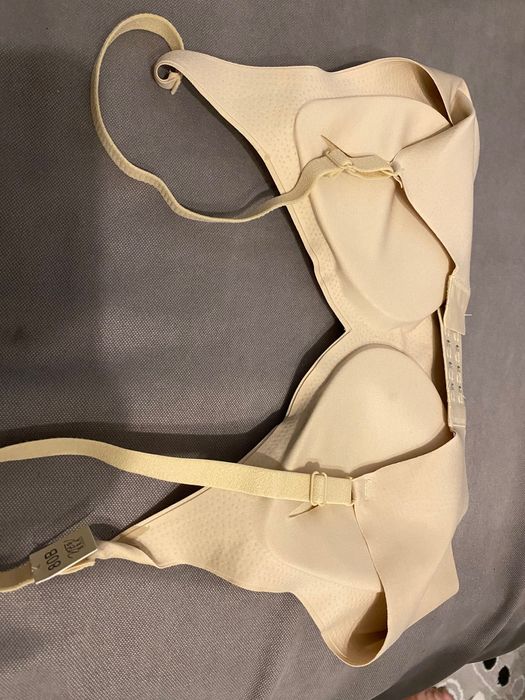 Безшевен и безбанелен сутиен