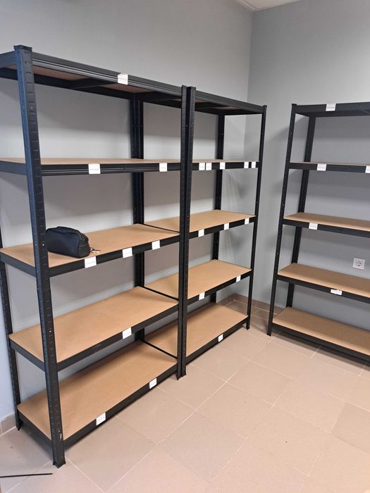 За офиса маси,столове и стелажи