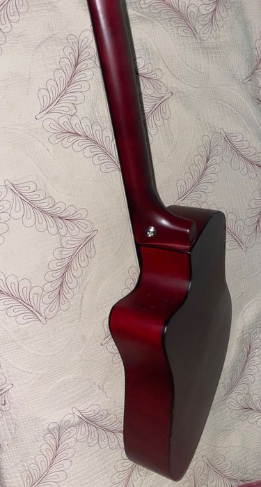 Akustik gitara (cutaway)