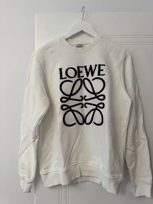 Бял пуловер на  Loewe