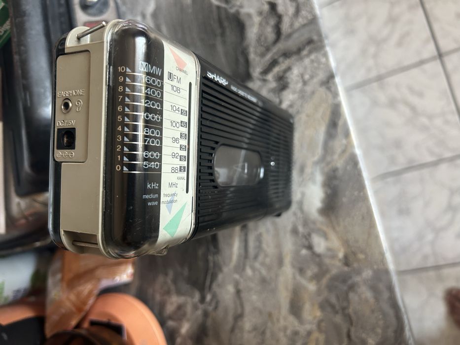 Radio casetofon vintage Sharp QT-212H anii 80
