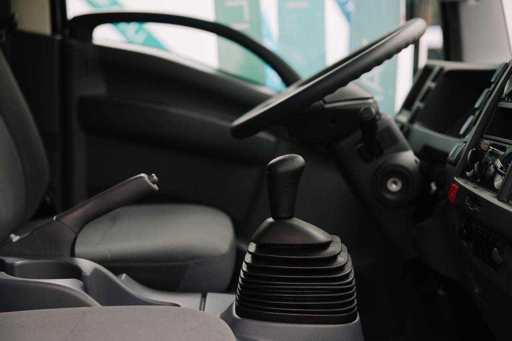 ISUZU NQR90L - Avtofurgon