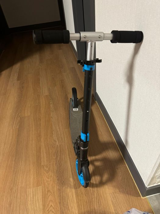 Продам самокат Reaction