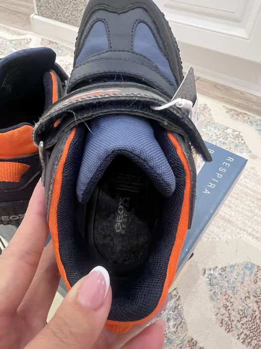 Продам кроссовки