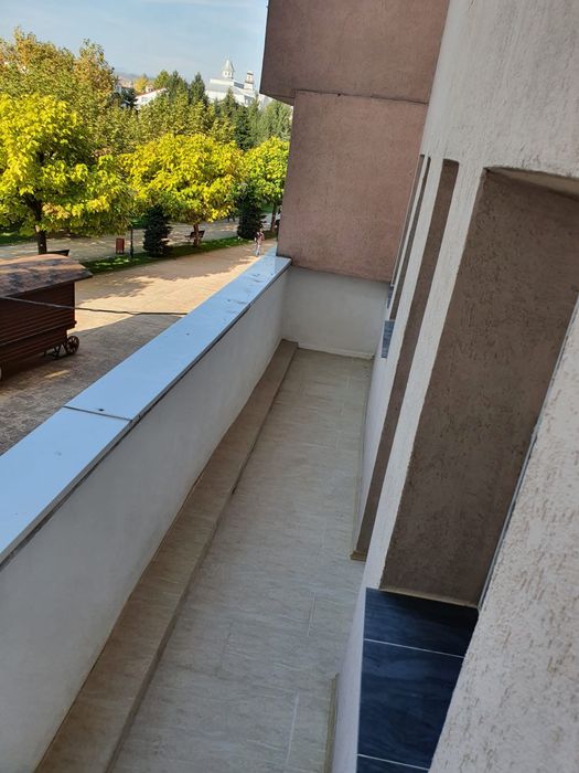 Apartament decomandat 3 camere de închiriat ULTRACENTRAL Etaj 1  vedere bilaterală
