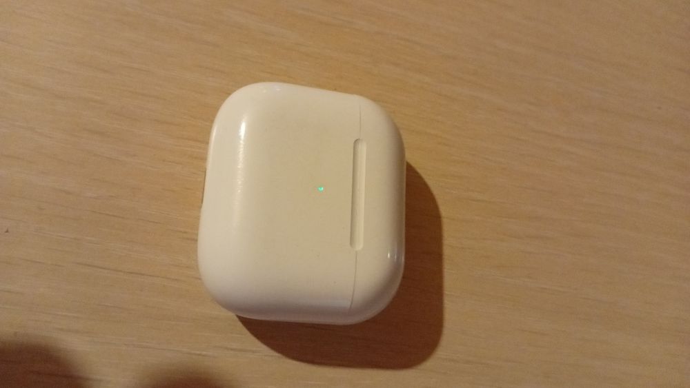 Vând airpods 4 în stare buna