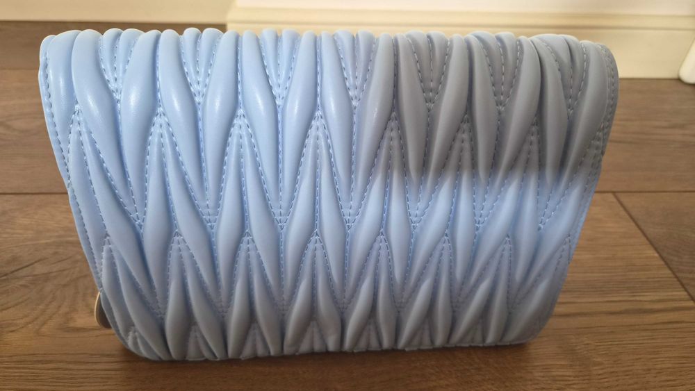 Дамска чанта    Bag to bag
