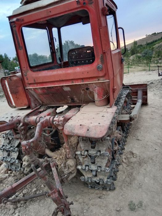 Buldozer DT75 sotiladi