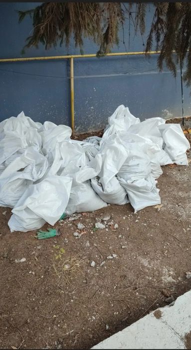 Debarasari moloz curți subosale