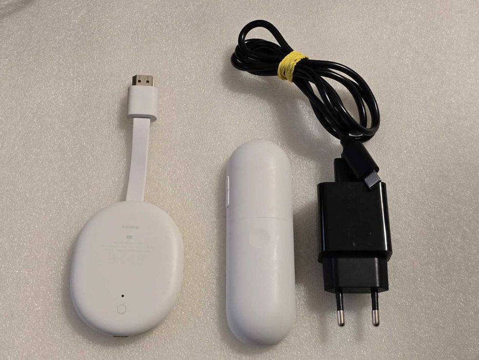Google Chromecast cu Google TV 4K, Ultra HD, HDR10+, Dolby Vision/Atmos, Model GZRNL, Telecomandă Voce