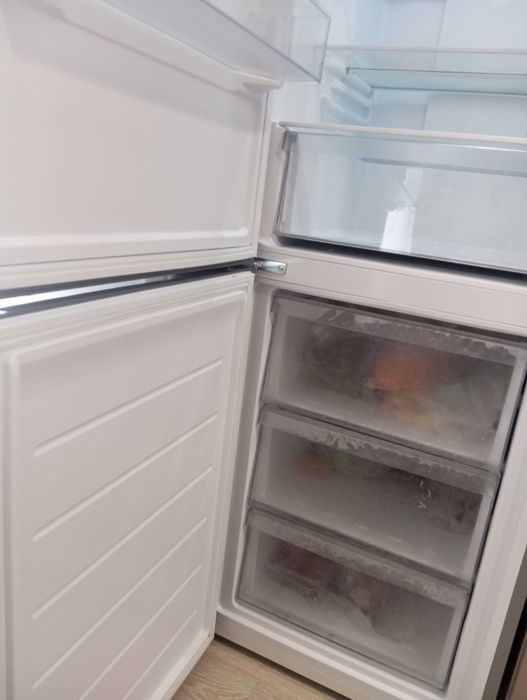 продам новый холодильник Haier