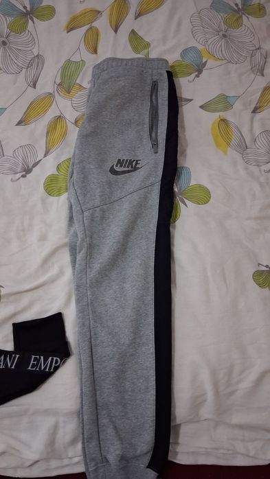 Pantaloni nike in stare perfecta