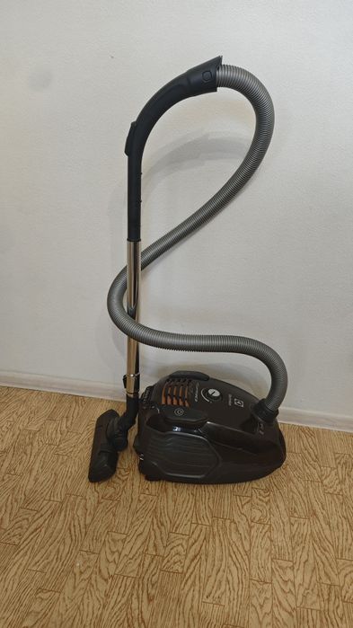 Пылесос Electrolux ZPF2220 с мешками