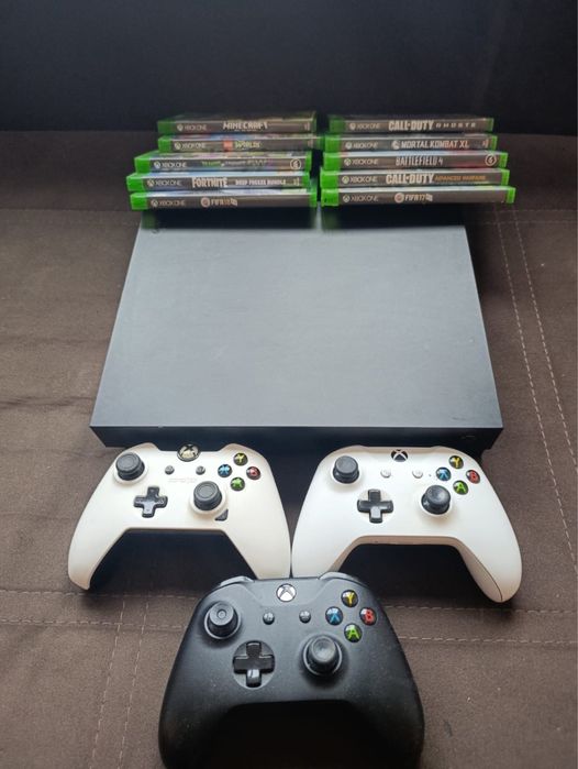 Xbox One X 1 Tb ***
