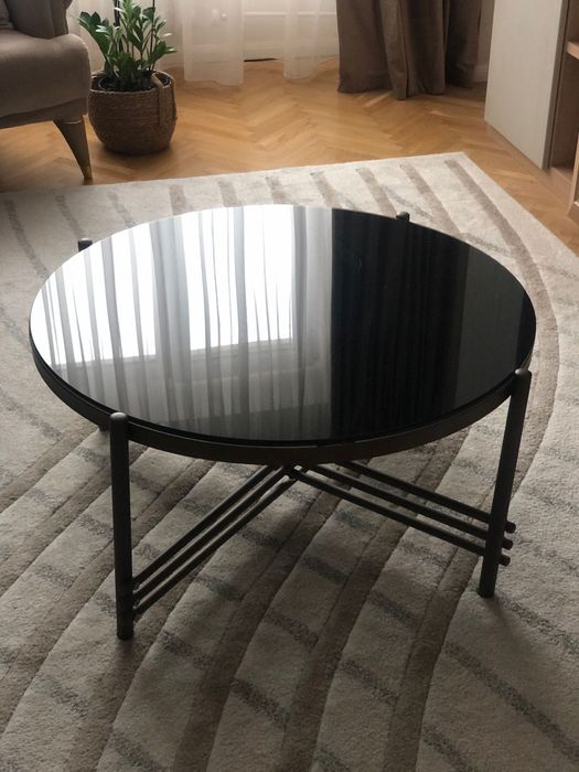 Masa de cafea sticla neagra si picioare aurii