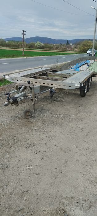 Vând sau schimb trailer